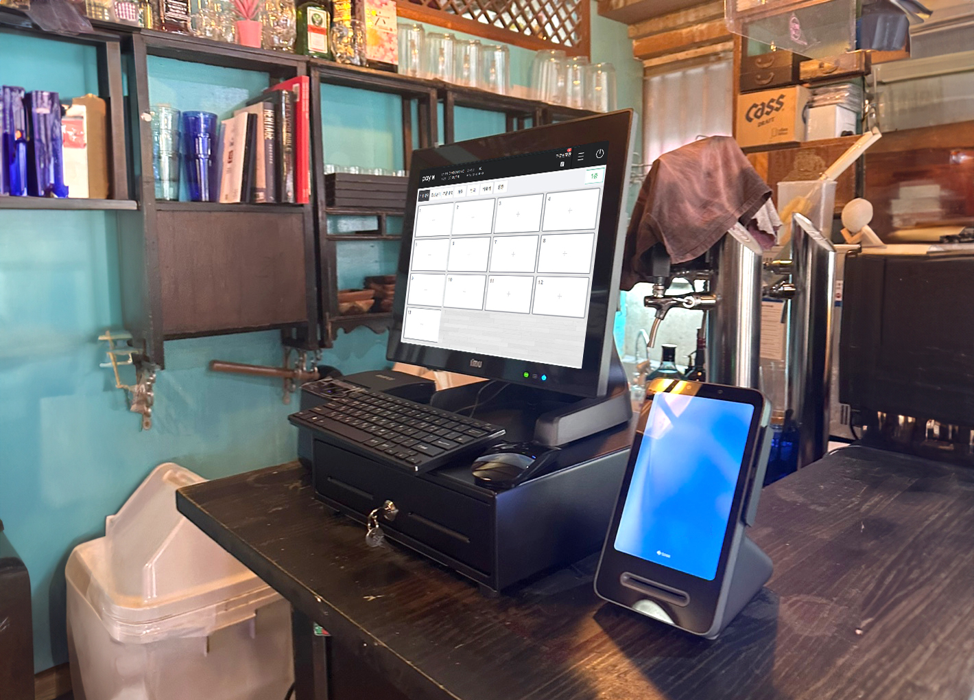 식당에 설치된 페이앤 윈도우 포스와 토스프론트 전면 설치모습